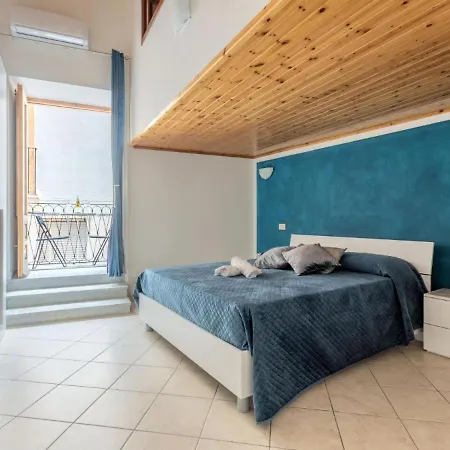 Belsit House Чефалу