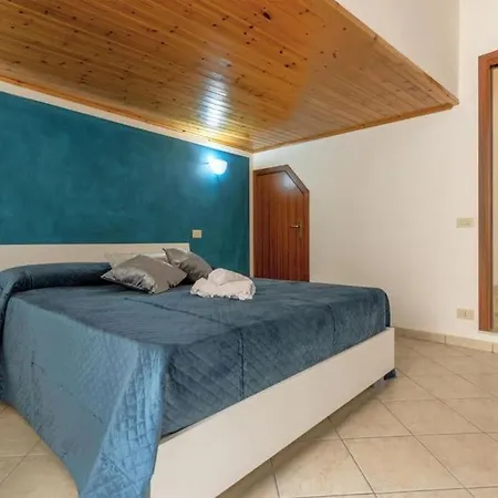 Belsit House Чефалу