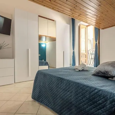 Belsit House Чефалу